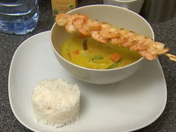 Ayurvedisches Gemüsecurry mit Garnelenspieß (Katrin Holtwick, Ilka Semmler) - Rezept