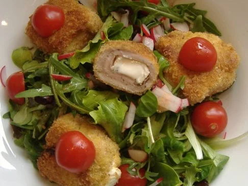 Lomo de iberico gefüllt mit Serrano und Ziegenkäse auf Pflücksalat - Rezept