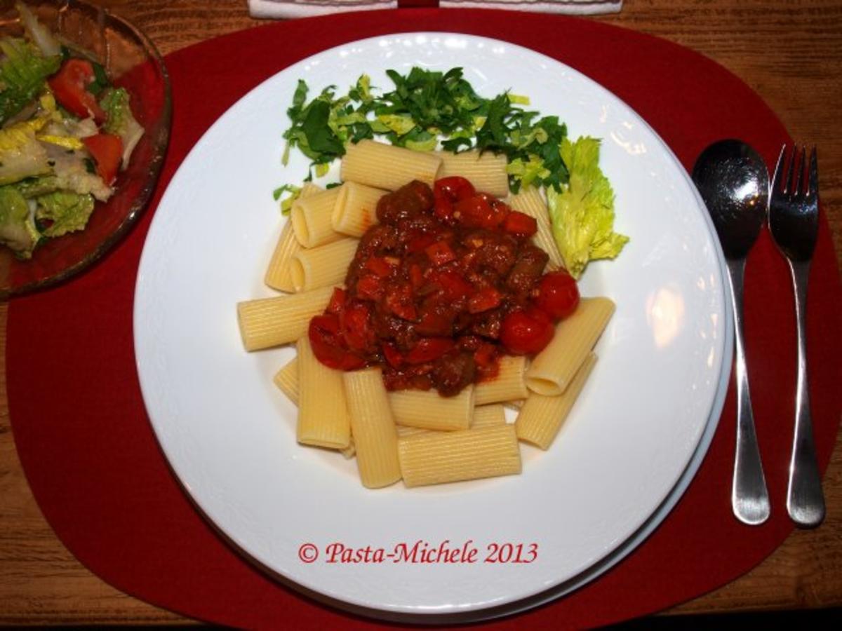 Bilder für Merguez mit Harissa-Tomaten-Sauce und Pasta - Rezept