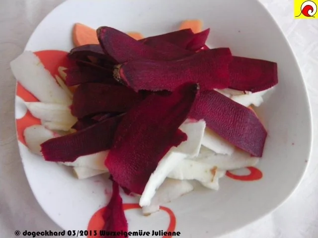 Rezept: Blåmuslinger (Miesmuscheln) fra Limfjorden på rodfrugt fond med grøntsager og krebsehaler Bild Nr. 5 Blåmuslinger (Miesmuscheln) fra Limfjorden på rodfrugt fond med grøntsager og krebsehaler - Rezept - Bild Nr. 5