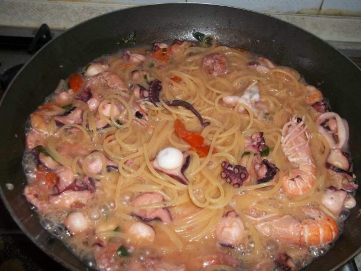 spagetti mit meeresfrùchten  und danach calamaris gebraten - Rezept - Bild Nr. 2