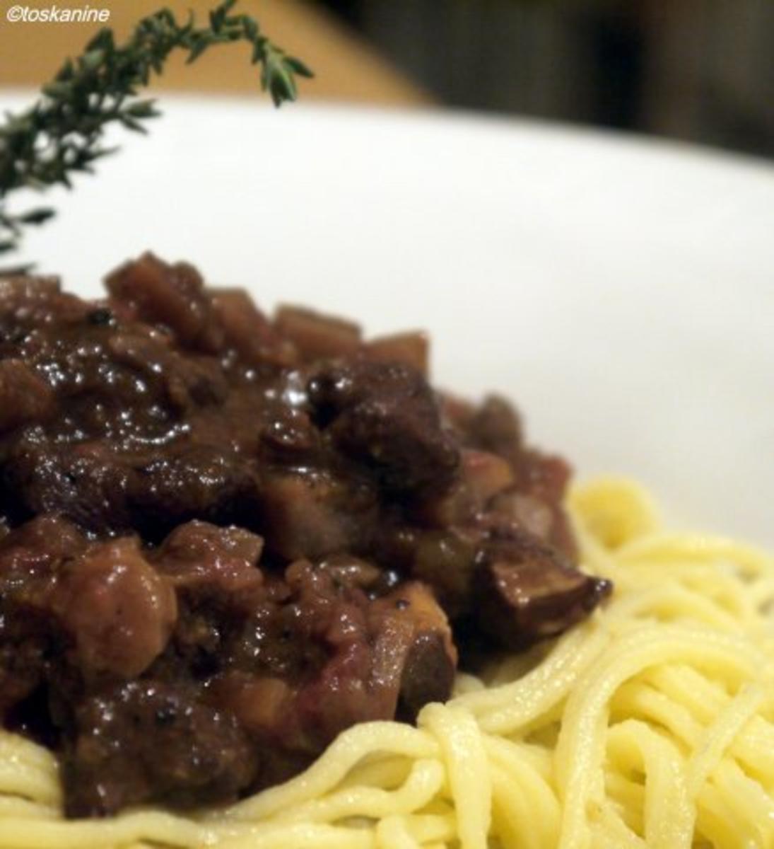 Spaghetti mit Kaninchen-Ragout - Rezept - kochbar.de