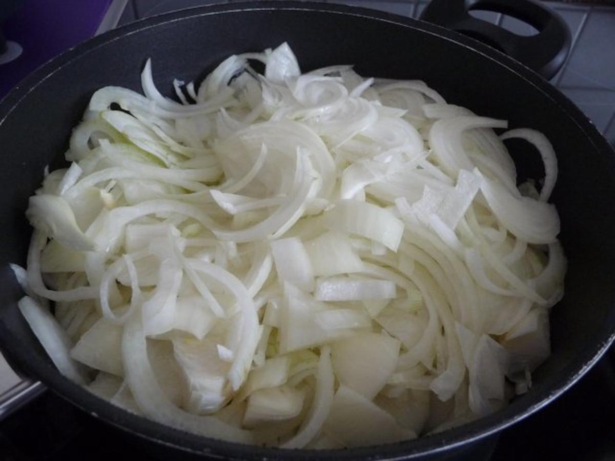 Unter 30 Minuten : Kartoffelbrei mit gebratener Wurst an Zwiebelgemüse - Rezept - Bild Nr. 2