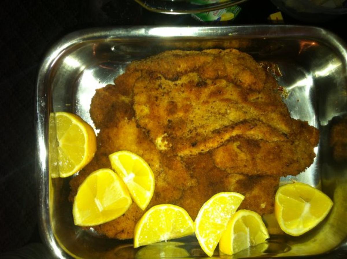 panierte Putenschnitzel mit Kartoffelsalat 2erlei Art - Rezept - kochbar.de