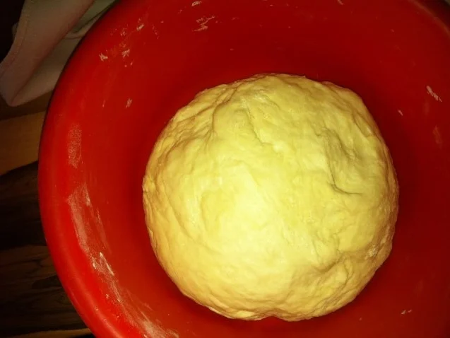 Pizza aus Hefeteig mit Dinkelmehl - Rezept - Bild Nr. 2