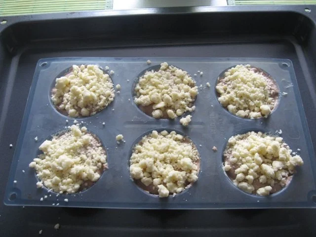 Mini-Schoko-Käse-Küchlein mit Rum-Streuseln - Rezept - Bild Nr. 3