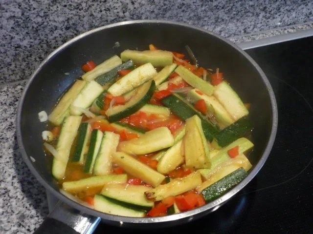 Tacchina arrosto mit Rosmarinkartoffeln und Zucchinispalten - Rezept - Bild Nr. 4