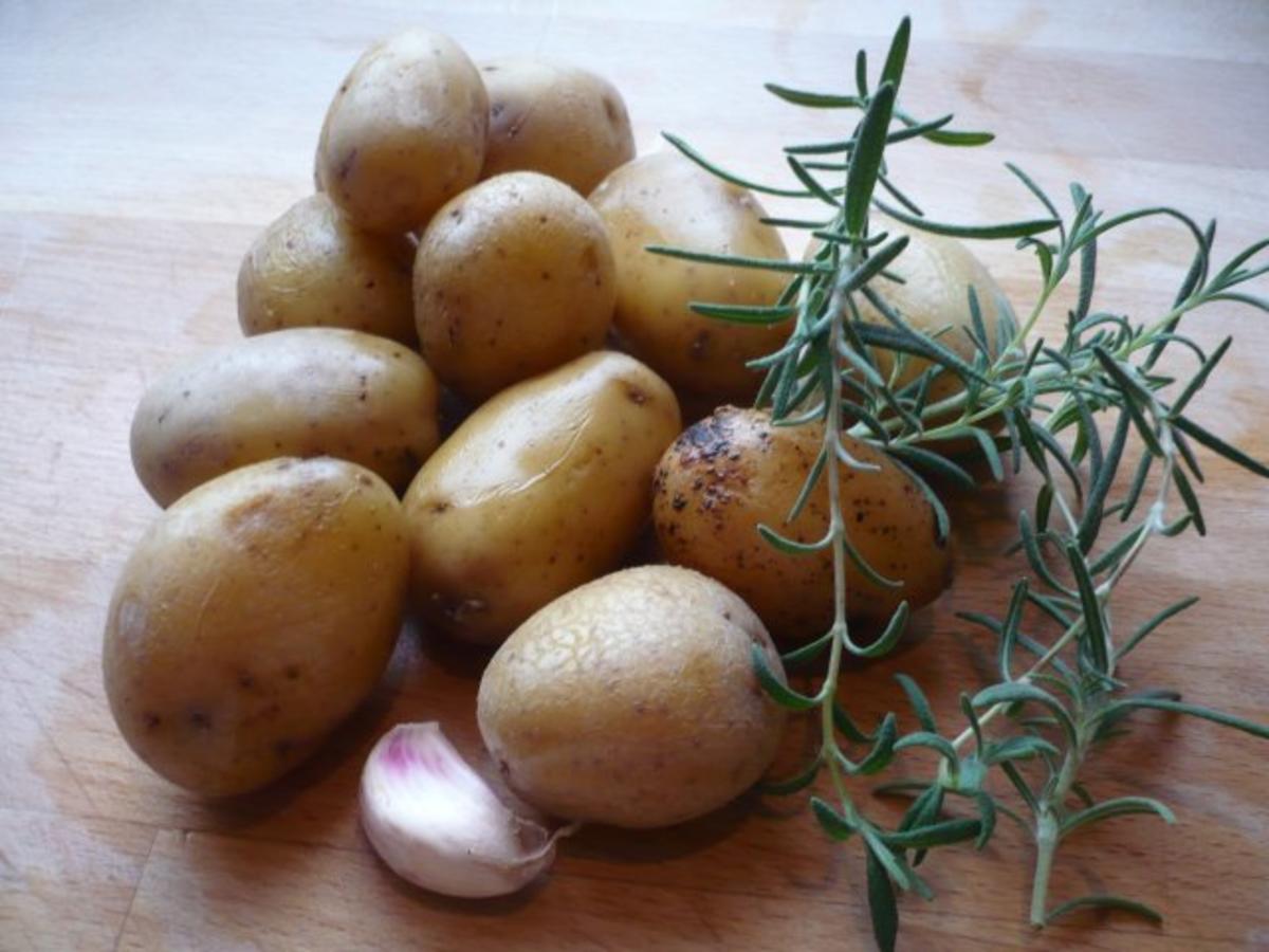 Tacchina arrosto mit Rosmarinkartoffeln und Zucchinispalten - Rezept - Bild Nr. 5
