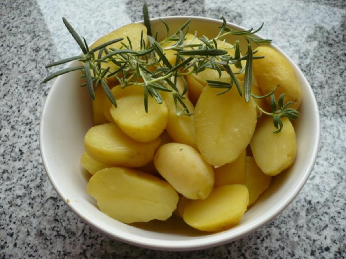 Tacchina arrosto mit Rosmarinkartoffeln und Zucchinispalten - Rezept - Bild Nr. 6