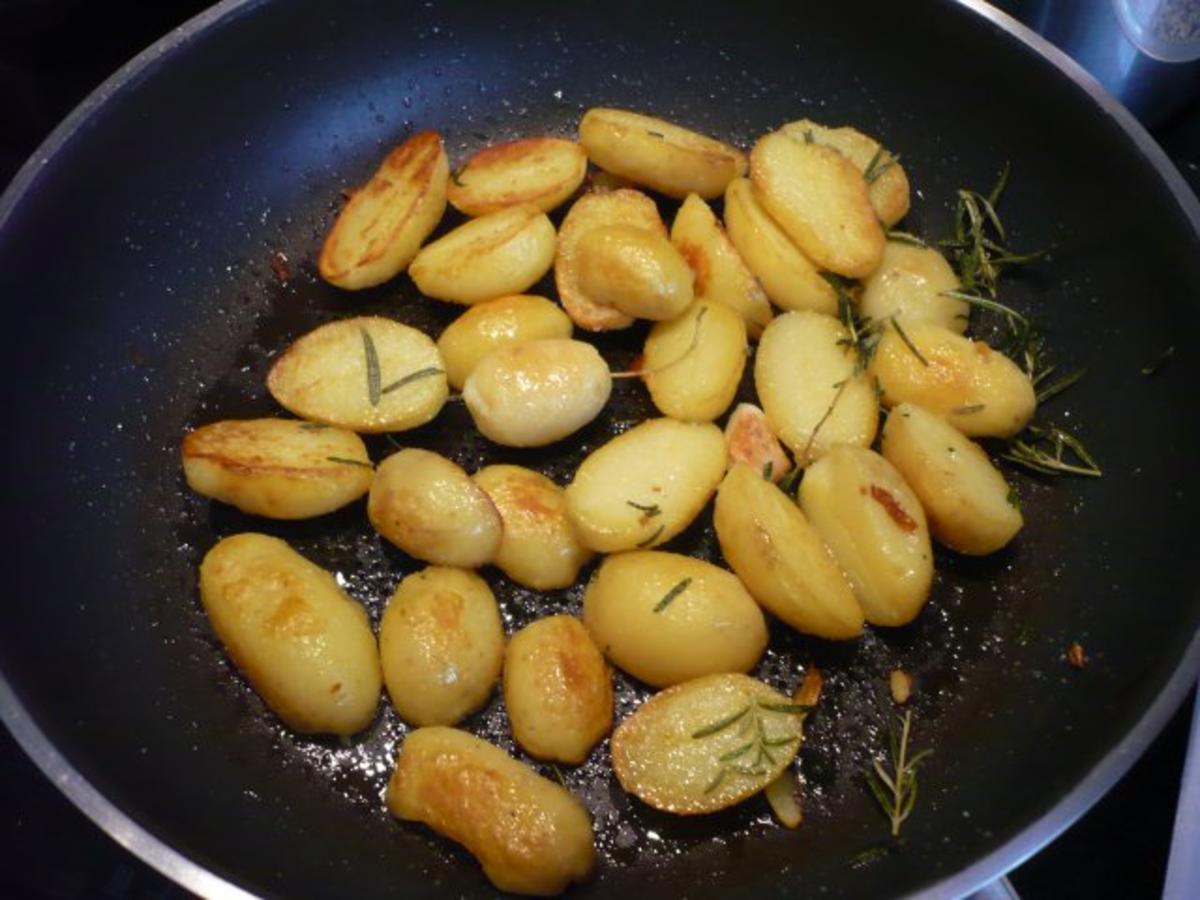 Tacchina arrosto mit Rosmarinkartoffeln und Zucchinispalten - Rezept - Bild Nr. 12