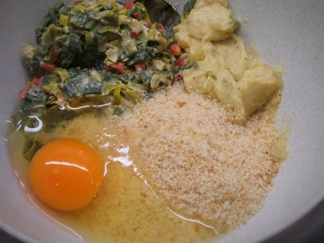 Kartoffeln: Kartoffel-Gemüse-Bratlinge "Razzia" mit Zwiebelschinken - Rezept - Bild Nr. 4