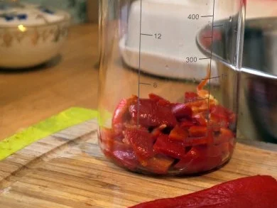 Hähnchenbrust unter Reblochon-Haube in Paprika-Zucchini-Sud - Rezept - Bild Nr. 2