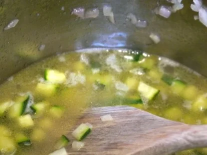 Hähnchenbrust unter Reblochon-Haube in Paprika-Zucchini-Sud - Rezept - Bild Nr. 7