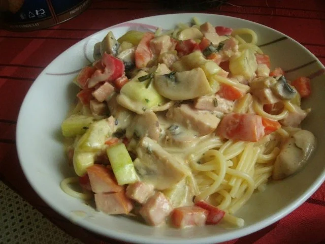 Putenkasseler mit Gemüse und Spaghetti - Rezept