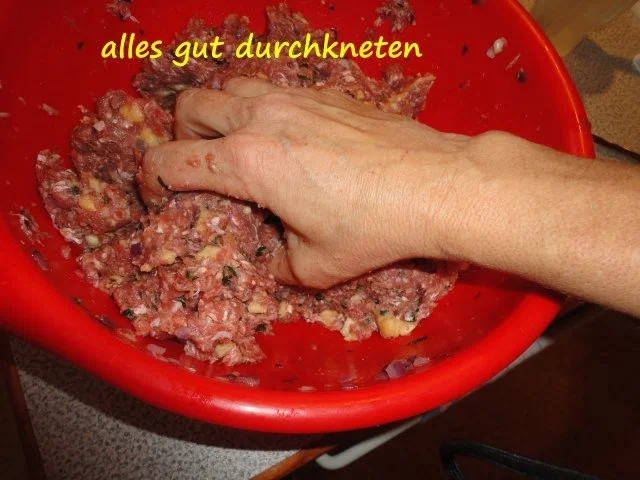 Rezept: Fleischlaibchen - die klassische Variante Bild Nr. 7 Fleischlaibchen - die klassische Variante - Rezept - Bild Nr. 7
