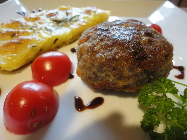 Rezept: Fleischlaibchen - die klassische Variante Fleischlaibchen - die klassische Variante - Rezept