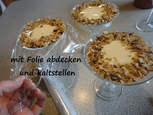 Vanille Creme mit Erdbeer Sahne und Knusper Brösel - Rezept - Bild Nr. 11
