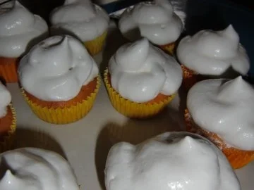 Zitronen-Cupcake mit Marshmallow-Frosting - Rezept - Bild Nr. 2