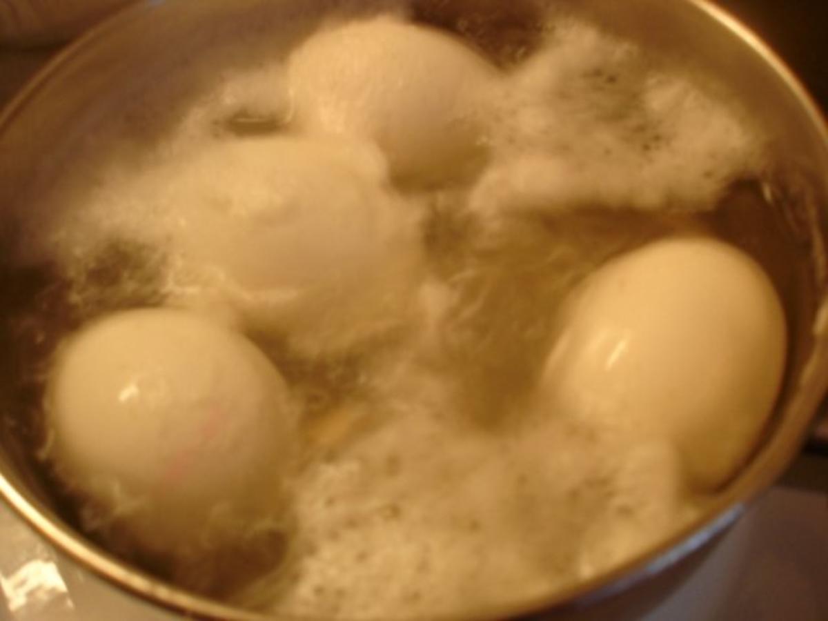 Gekochte Eier mit Grüner Sauce und Kartoffeln - Rezept - Bild Nr. 3