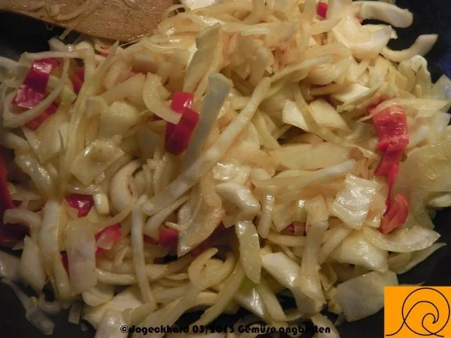 Teriyaki Hühnerfleisch mit Kraut aus dem Wok - Rezept - Bild Nr. 6