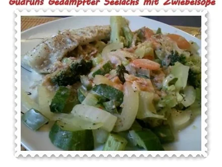 Fisch: Gedämpfter Seelachs mit Zwiebelsoße - Rezept