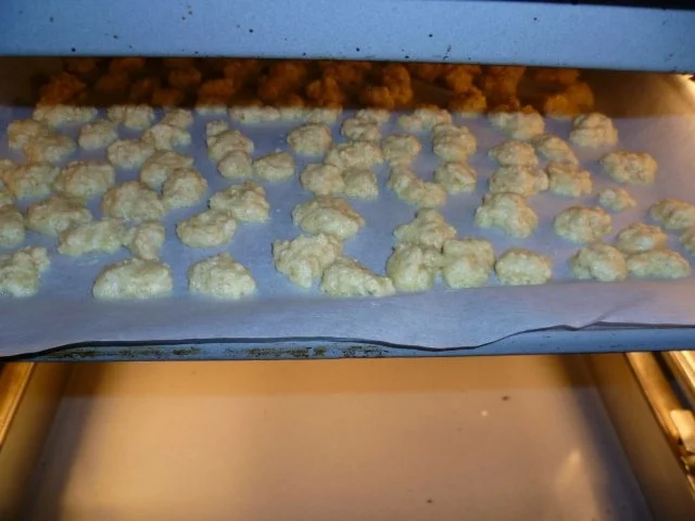 Weiße Schokoladencreme mit Himbeerpüree und Knusperstreuseln - Rezept - Bild Nr. 4