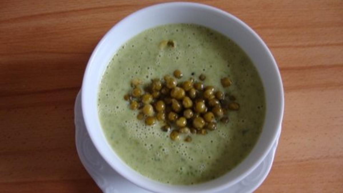 Kopfsalatsüppchen mit Minz-Erbsen Garnitur - Rezept - Bild Nr. 2