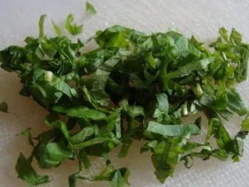 Rezept: Kopfsalatsüppchen mit Minz-Erbsen Garnitur Bild Nr. 6 Kopfsalatsüppchen mit Minz-Erbsen Garnitur - Rezept - Bild Nr. 6