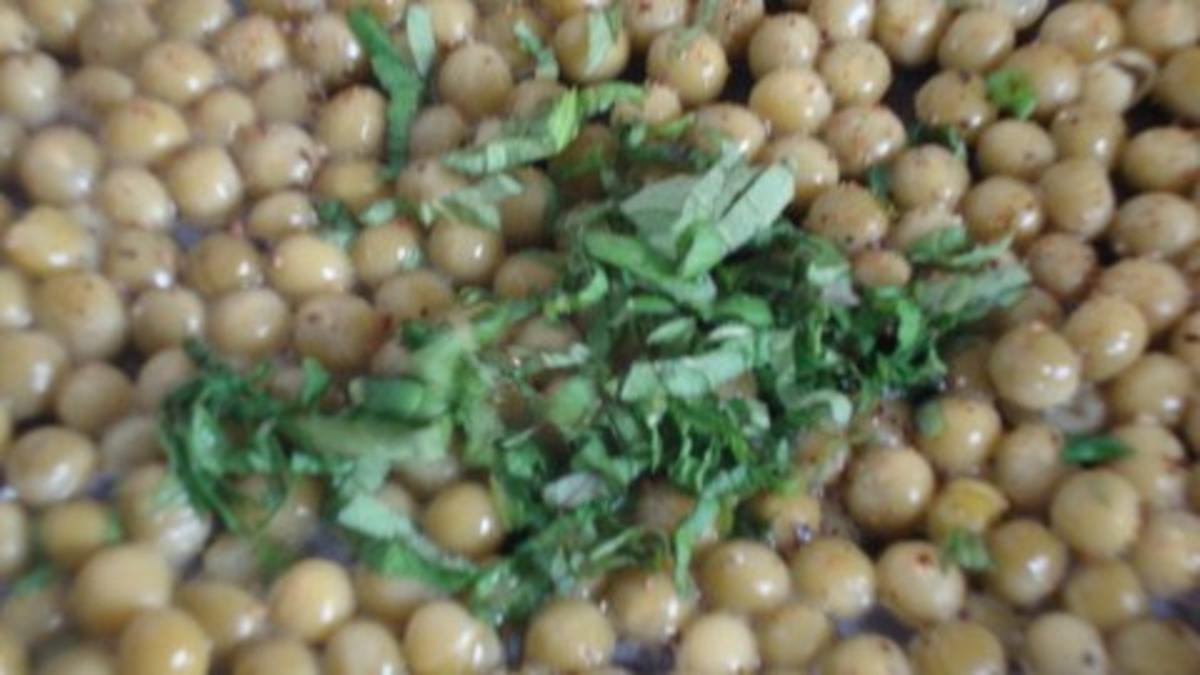 Kopfsalatsüppchen mit Minz-Erbsen Garnitur - Rezept - Bild Nr. 10