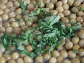 Rezept: Kopfsalatsüppchen mit Minz-Erbsen Garnitur Bild Nr. 10 Kopfsalatsüppchen mit Minz-Erbsen Garnitur - Rezept - Bild Nr. 10