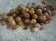 Rezept: Kopfsalatsรผppchen mit Minz-Erbsen Garnitur Kopfsalatsรผppchen mit Minz-Erbsen Garnitur - Rezept