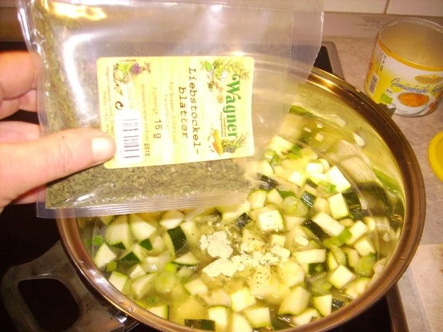 Schnelles Zuchinisüppchen - Rezept - Bild Nr. 5