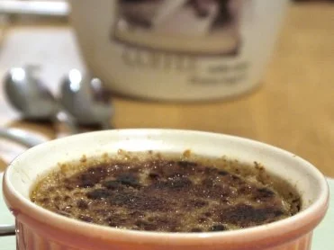 Schokoladeneierlikör-Creme-Brulée - Rezept