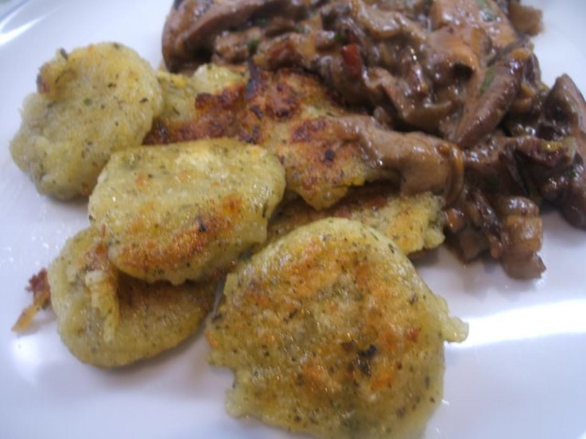 Kartoffeln: Gebackene Kräuter-Gnocchi aus Ofenkartoffeln - Rezept