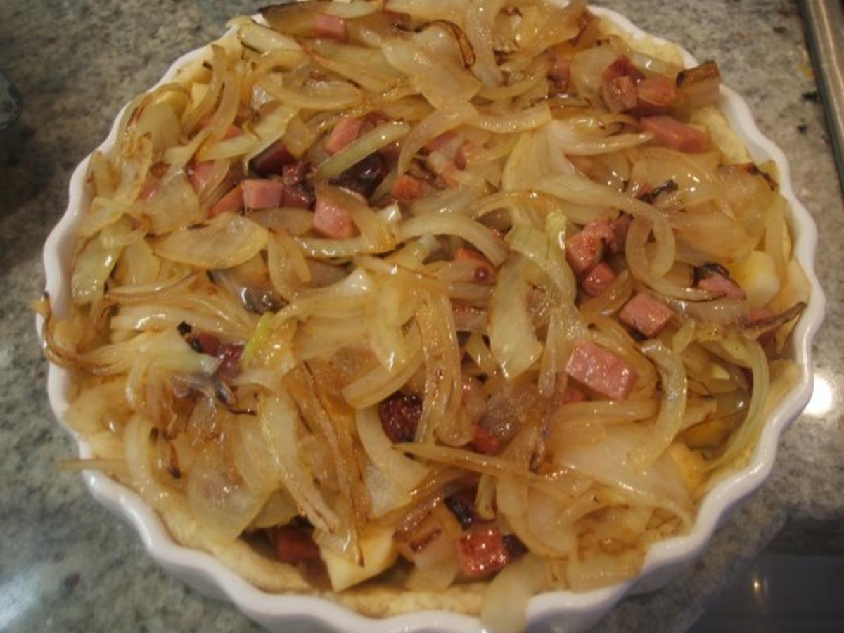 Quiche: Zwiebel-Apfel-Tarte für die kleine Form (16 cm) - Rezept ...