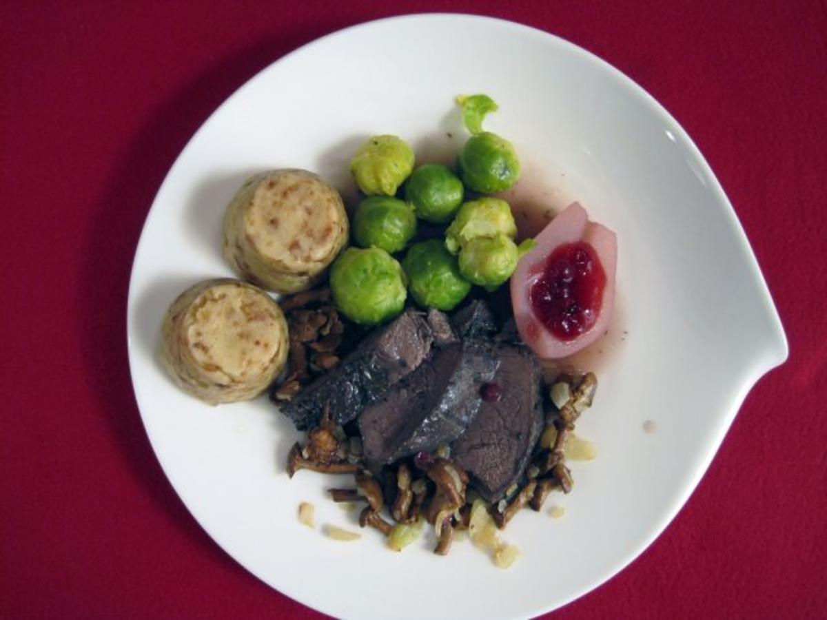 Rehkeule mit Semmelknödeln und Rosenkohl - Rezept Von Einsendungen Das
perfekte Dinner