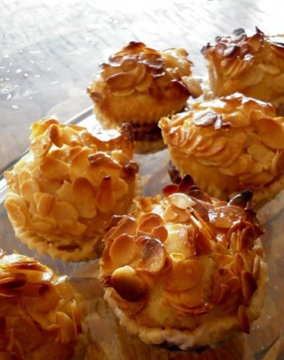 Bienenstich - Muffins mit Kirschen - Rezept Eingereicht von schwarzmond