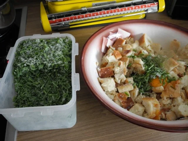 Rezept: Semmelknödel aus dem Gugelhupf an Tomatensoße mit Kasslerkamm Bild Nr. 5 Semmelknödel aus dem Gugelhupf an Tomatensoße mit Kasslerkamm - Rezept - Bild Nr. 5