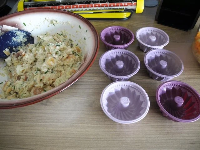 Rezept: Semmelknödel aus dem Gugelhupf an Tomatensoße mit Kasslerkamm Bild Nr. 6 Semmelknödel aus dem Gugelhupf an Tomatensoße mit Kasslerkamm - Rezept - Bild Nr. 6