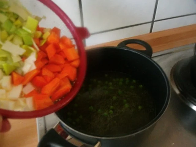 Rezept: Hühnergemüseeintopf mit Quinoa Bild Nr. 5 Hühnergemüseeintopf mit Quinoa - Rezept - Bild Nr. 5