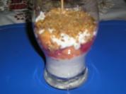 Griechischer Joghurt mit Früchten und Mandelkrokant - Rezept