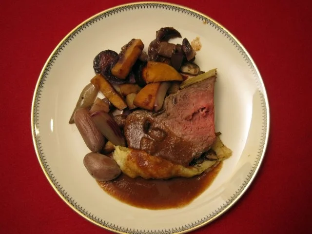 Beef im Teigmantel mit Wintergemüse und Whisky-Hagebutten-Soße - Rezept