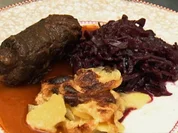 Rinderroulade mit Rotkohl und Kartoffelgratin (Claudelle Deckert) - Rezept