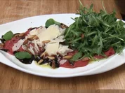 Rindercarpaccio mit Pinienkernen und feinem Trüffel (Joey Heindle) - Rezept