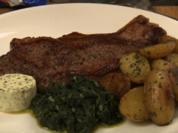 Angus-Rind mit Spinat und mediterranen Kartoffeln (Joey Heindle) - Rezept