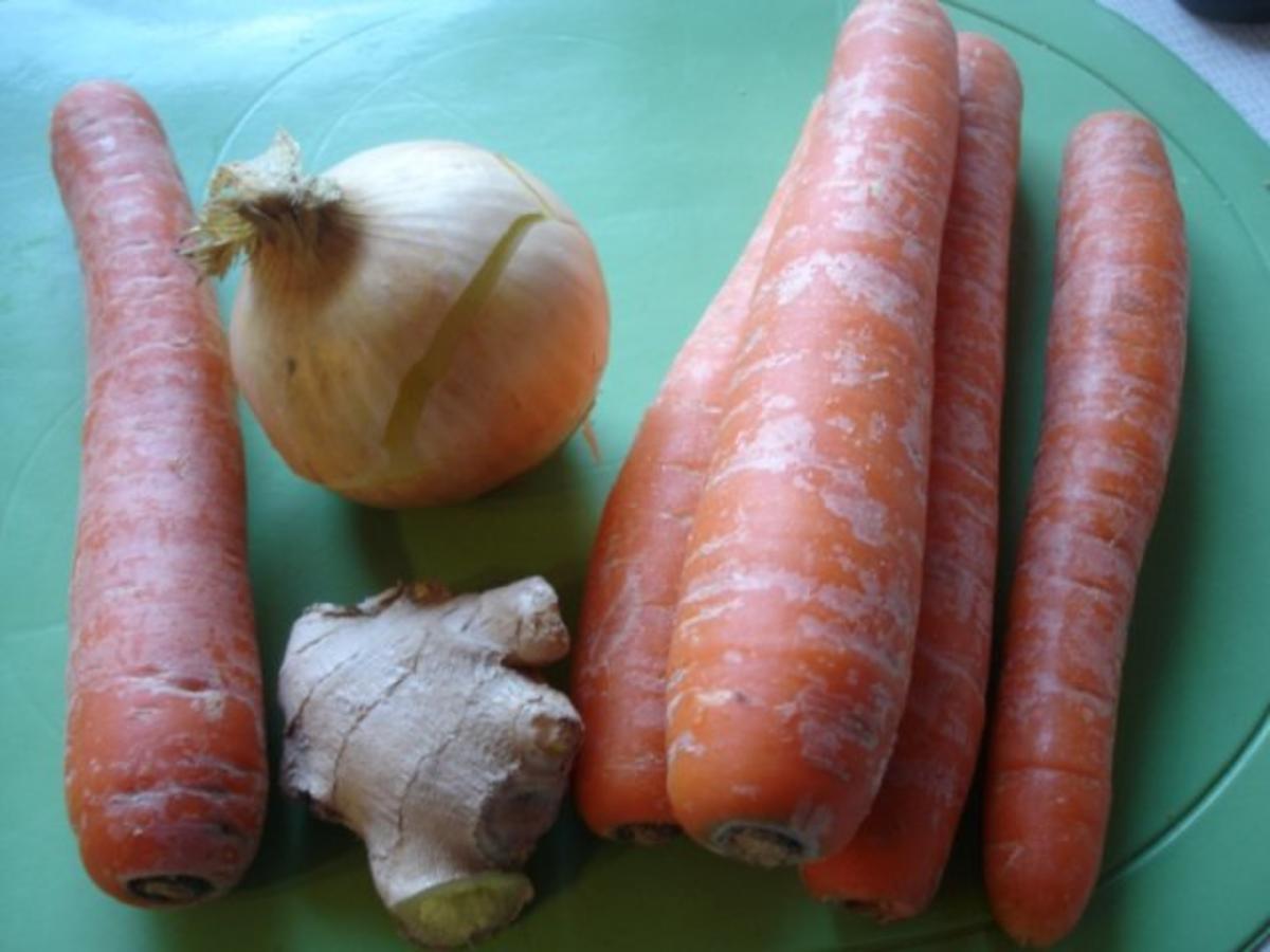 Möhrensuppe mit Ingwer und Möhrenblüten-Mettbällchenspieß - Rezept - Bild Nr. 2