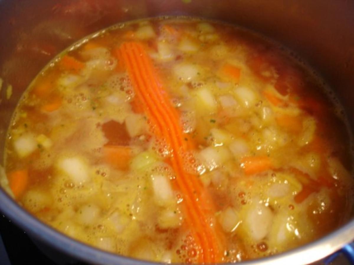 Möhrensuppe mit Ingwer und Möhrenblüten-Mettbällchenspieß - Rezept - Bild Nr. 5