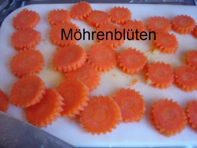 Möhrensuppe mit Ingwer und Möhrenblüten-Mettbällchenspieß - Rezept - Bild Nr. 13