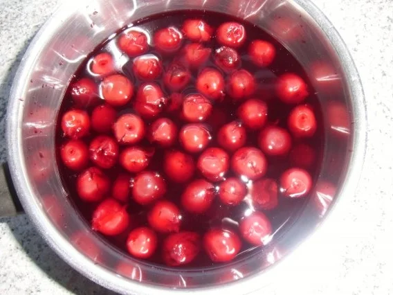 Rezept: ❤ Schwarzwälder Kirsch - Rolle ❤ Bild Nr. 14 ❤ Schwarzwälder Kirsch - Rolle ❤ - Rezept - Bild Nr. 14