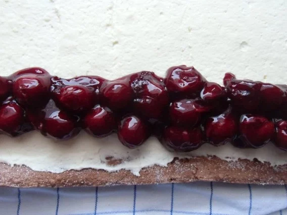 Rezept: ❤ Schwarzwälder Kirsch - Rolle ❤ Bild Nr. 26 ❤ Schwarzwälder Kirsch - Rolle ❤ - Rezept - Bild Nr. 26